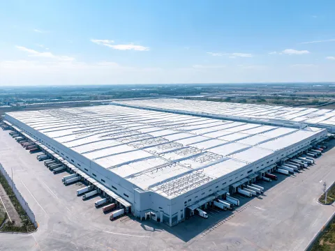 Large logistics distribution center roof panels